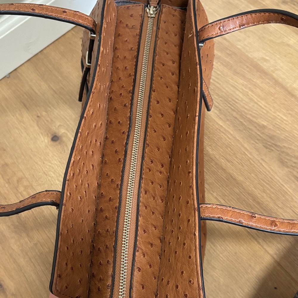 Guess Tan Shoulder Bag - Picture 6 of 7